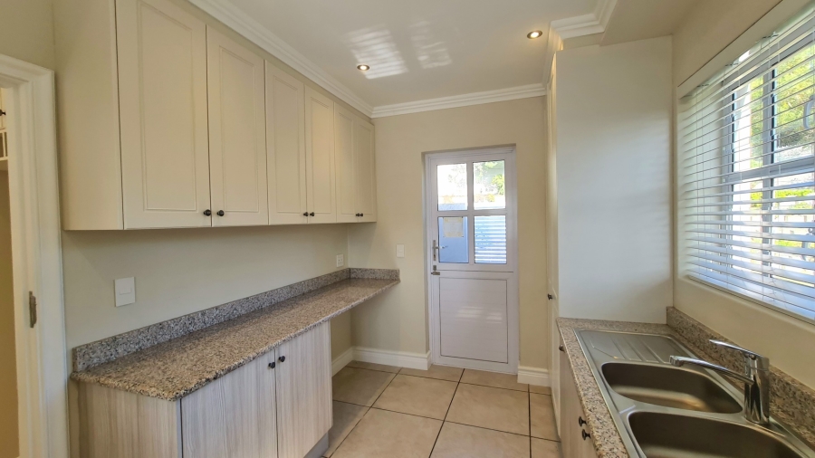 5 Bedroom Property for Sale in The Village Western Cape